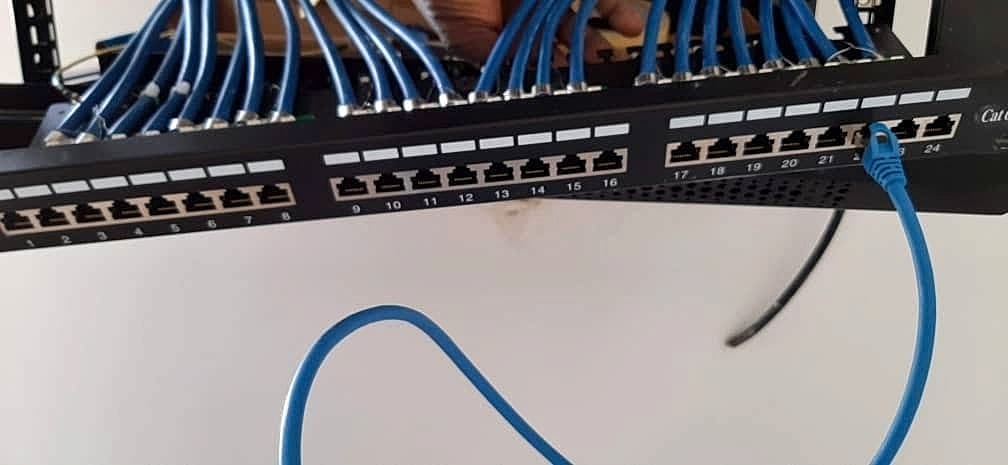 Bandeau de brassage 24 ports RJ45 Cat 6 numéroté (Dolima)
